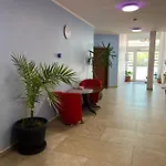 Lara 3*