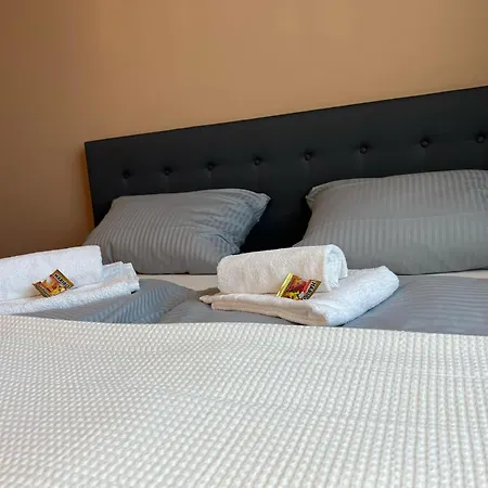 Lara 3* מגדבורג