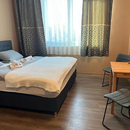 Lara 3* מגדבורג